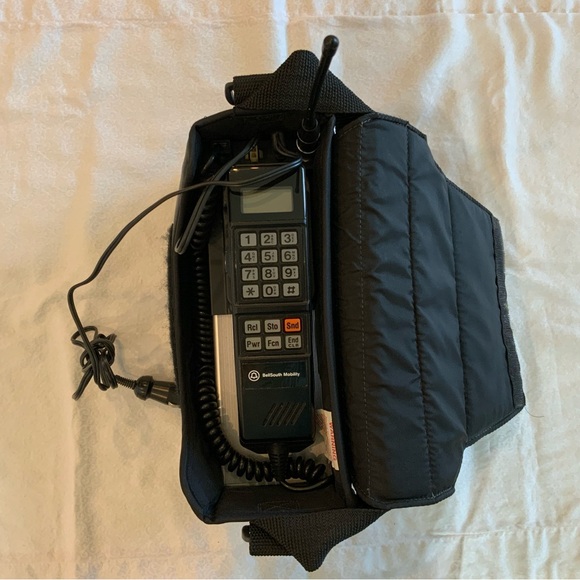 VTG Motorola Cellular Mobile Telephone WITH CASE BellSouth Mobility